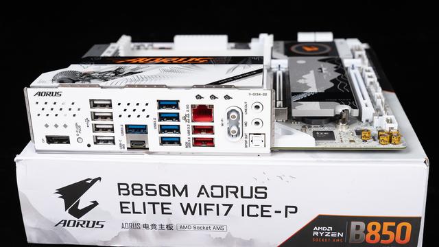 银白顶配，98X3D+技嘉B850M雕妹+索泰RTX 5080+6400C28 96GB装机