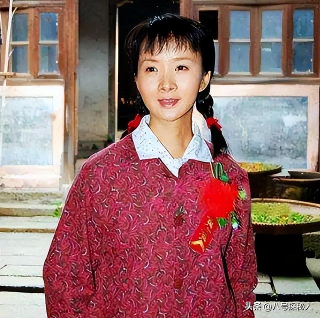 吃里扒外！13年前定居美国，回国捞金遭“驱逐”的她，52岁成笑话