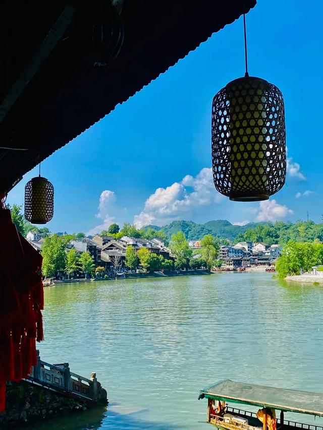 边城印象:一口吃三省 三地闻鸡鸣!