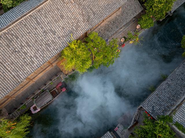 处暑逃离暑气！台儿庄古城的秋日限定：游船穿桥雾森氛围美到窒息