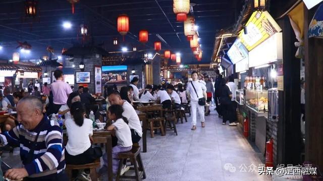 岷县：暑期热浪来袭 20℃清凉让“过路地”变“目的地”