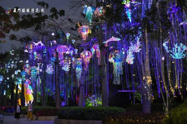 厦门园博苑花灯又上新！走进秋夜浪漫花月夜~