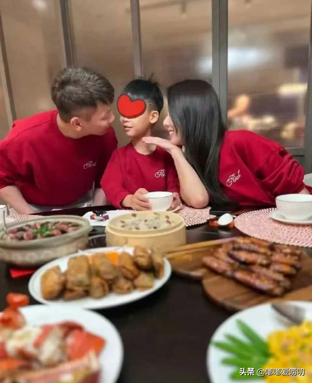 陶喆真是再一次证明，娶妻要娶年纪小的，你老了她还美得赏心悦目