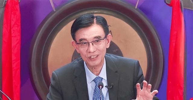 中微尹志尧：14nm以下芯片，刻蚀机越来越重要，甚至不亚于光刻机