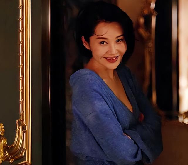 她一生 “风流成性、老少通吃	”，撩汉无数	，现如今56岁却依旧单身