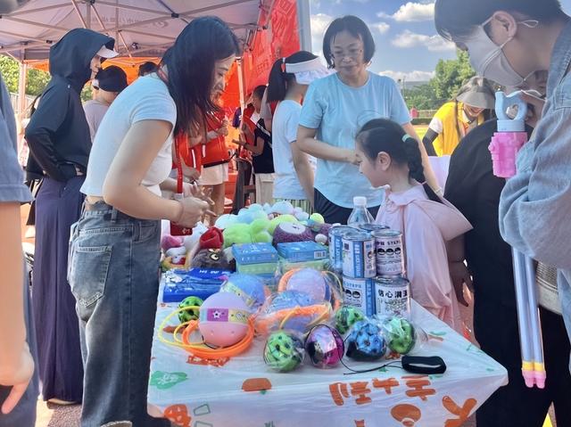 戏水、市集、演出……杭州儿童福利院开放日打造“共享乐园”