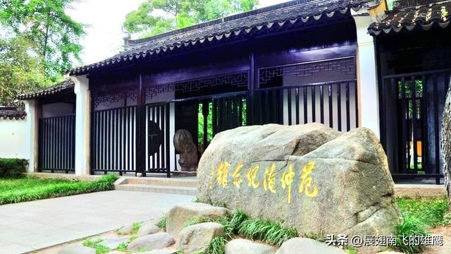 《游天平山：枫影古韵里的灵魂邂逅》