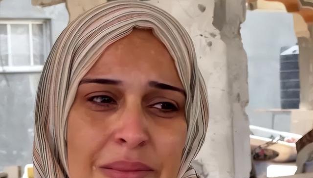 枪声里的日常：加沙家庭白天躲空袭抢粮，夜晚躲废墟帐篷忍饥寻水