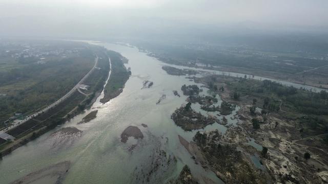10月30日，大雾笼罩下的汉江两岸