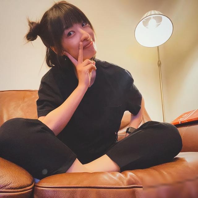 雷军打出美女牌！85后东北姑娘魏思琪上位，小米这步棋不简单