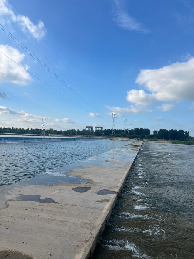 8月石家庄的滹沱河