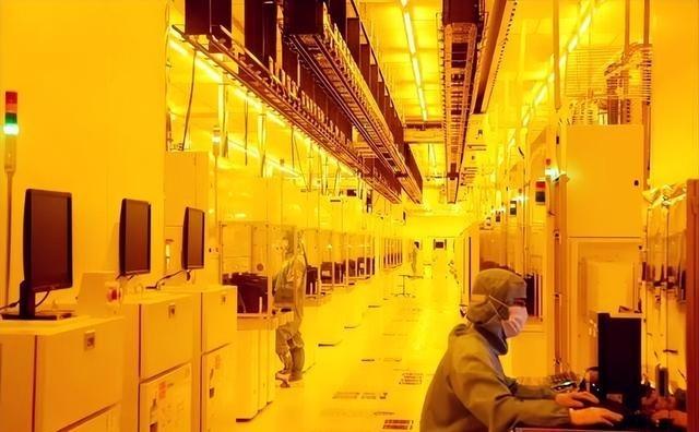 哈工大突破的并不是光刻机技术，外媒：中芯国际“赢麻”了