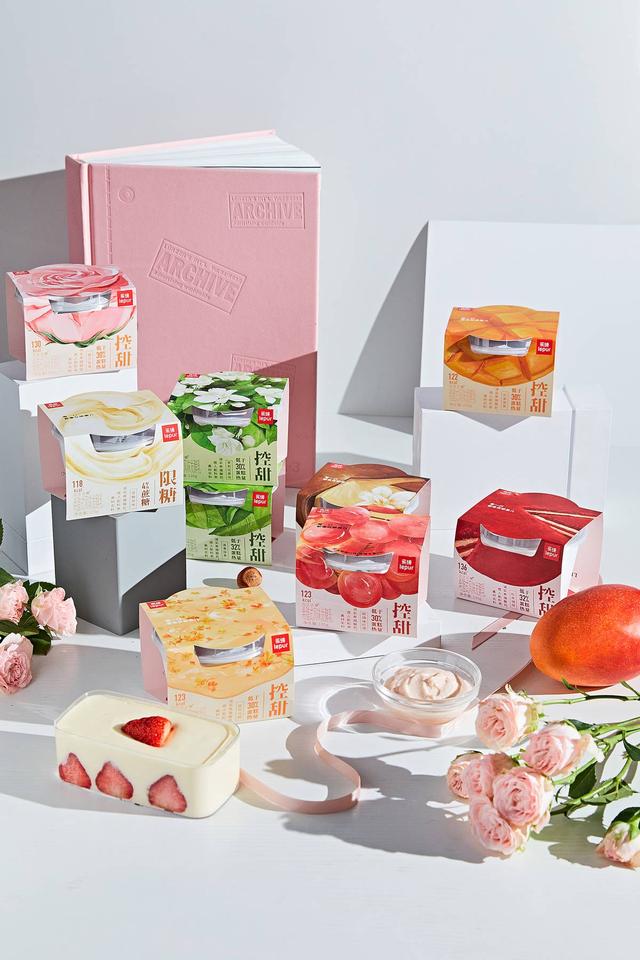 70万贷款起家，20年不靠融资，他把一杯酸奶卖到1422亿