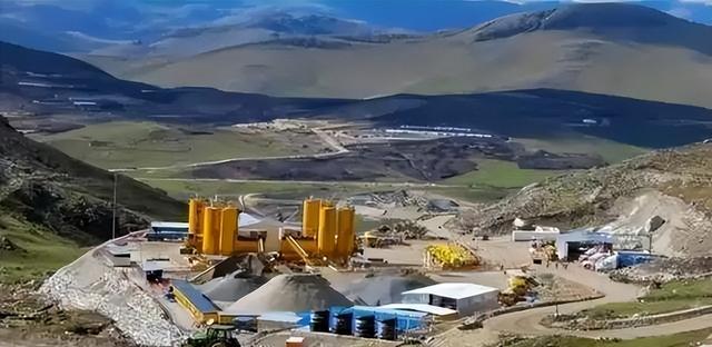 对华合约全部撕毁！又一中国伙伴背后捅刀，骗走20亿倒向美国