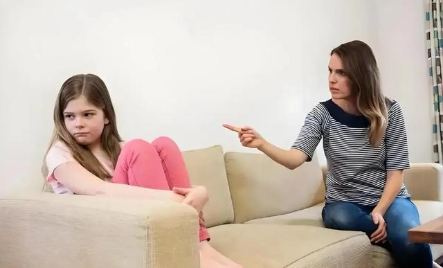 孩子抑郁后我才懂：最伤娃的不是离婚穷，是家有“严重内耗