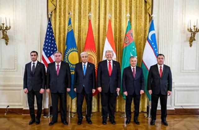 美签订贸易大单，冤大头终于出现，特朗普叫嚣：矿产多到用不完