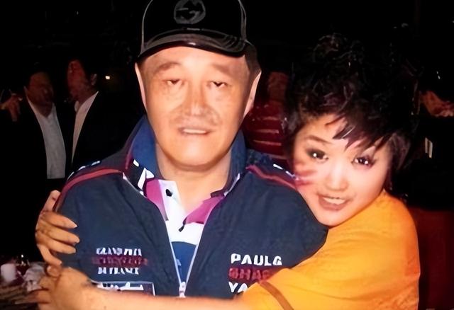 假戏真做？赵本山“御用老伴”关婷娜至今未嫁未育，已经步入中年