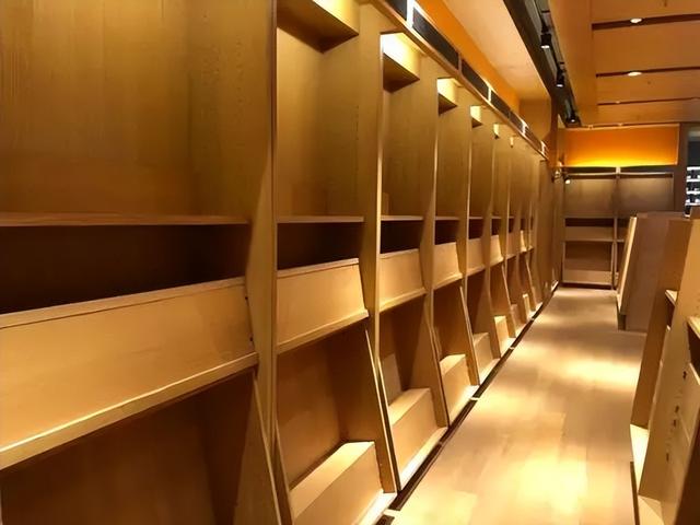 书店退潮，年轻人又冲去博物馆买文创了