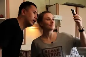 俄罗斯媳妇身患脑瘤难以生育，东北丈夫为爱迁徙近万里，如今怎样图片