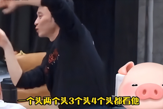据说这是鹿晗被星探发现的画面，一身“英伦风”，网友：我老公！
