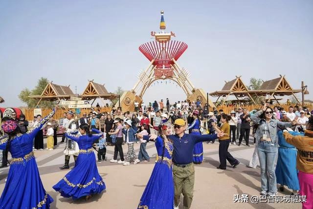 8 天241.42 万人次！环湖景区、罗布人村寨等景区成为热点，过夜游仍有较大空间·······