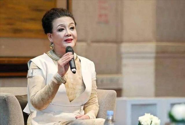 身价过百亿，坐拥北京一条街	，出门私人飞机，京圈富婆都有谁？