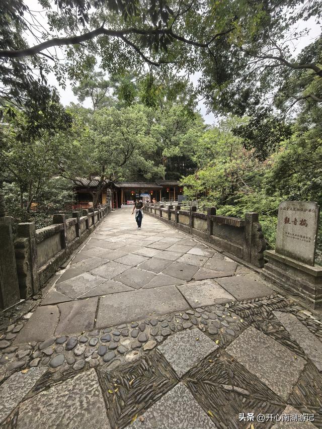 2025年秋老姐俩江西行，寻访“飞流直下三千尺”所描绘的景色