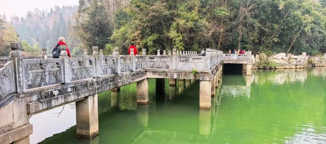 贵州:漫游安顺神奇龙宫!