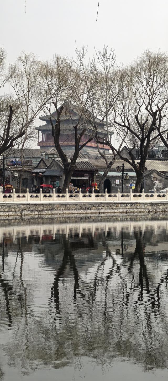 银锭桥头诉风雅，一怀情思寄天涯