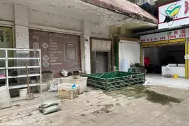 岳阳一小区门店饲养贩卖活鸡，致使业主不敢开窗！咋回事？图片