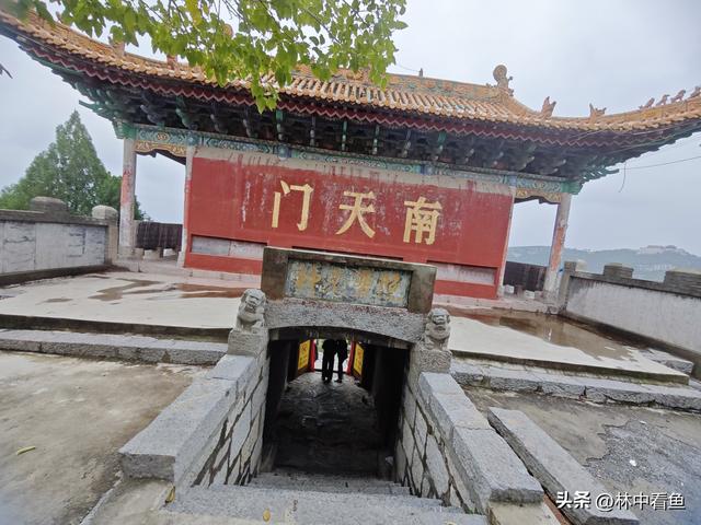 安阳许家沟二龙山，一座建在峭壁上的宫殿，布局精妙，别有洞天