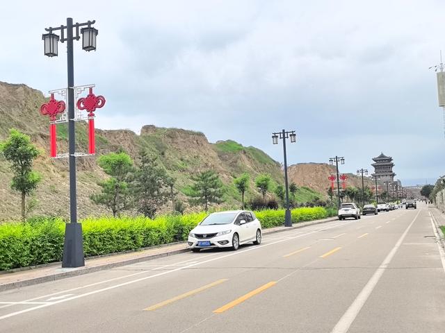 朔州古城全是夯土墙，没有刻意修复，是我看到的最原始的古城墙