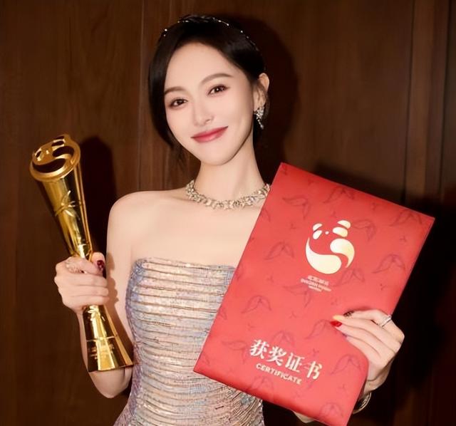 离过年仅1月	，42岁唐嫣再官宣喜讯，让罗晋和整个娱乐圈刮目相看