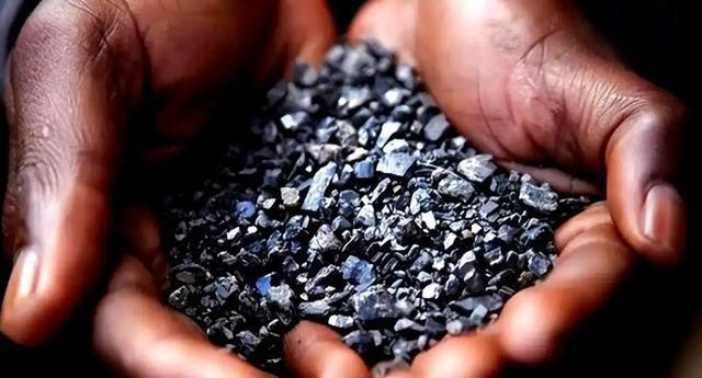 中日贸易战将至？麻生太郎定调，高市拟下禁令，中方先行出手反制