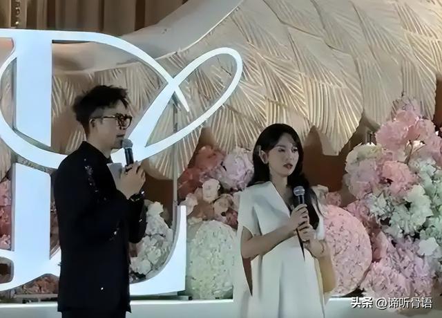 落毛凤凰不如鸡？42岁著名歌手江苏走穴，宾客只顾吃席没人搭理