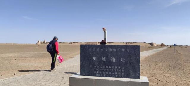 黑水城记：在风沙的褶皱里读千年戈壁