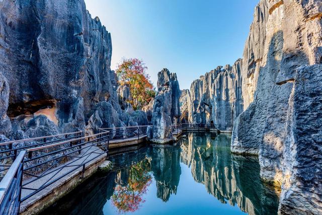 西南地区唯一的特大城市，GDP破8000亿，享有“春城”的美誉