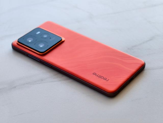 真我GT8 Pro：配置大揭秘！真我GT8：新品已入网！