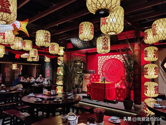 以吃的名义南京一日游：南京大牌档的午餐，四个招牌菜点了三样
