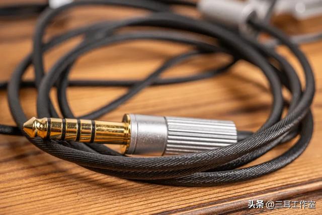 七彩虹 银参考耳塞：值得盲狙的声音、但仍建议听半小时再说