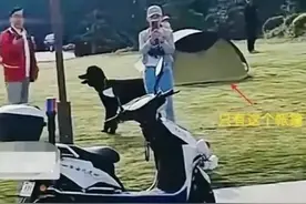 官大压死人？上海保安被骂事件: 红衣男子身份曝光，难怪那么嚣张图片