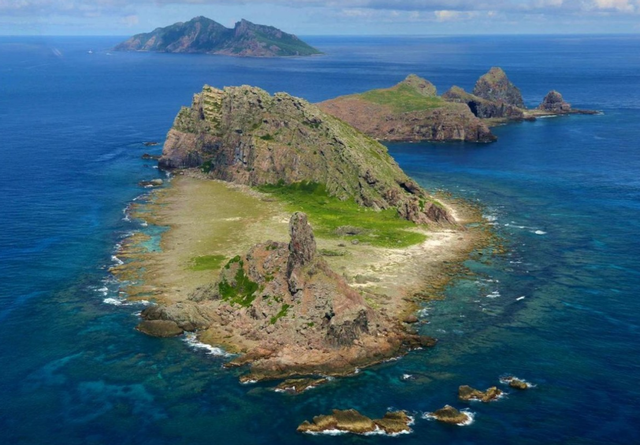 中方舰艇编队刚进钓鱼岛，日本就动手了	，不到24小时，美军也下场