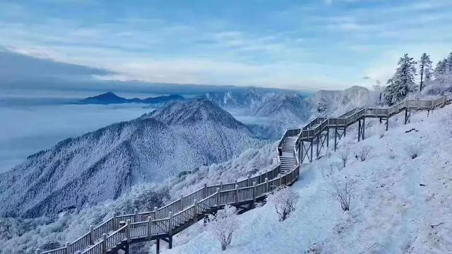 西岭雪山风景区 自然盛景与精神厚土