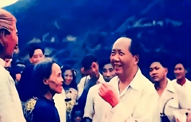 将毛主席遗体敬送韶山安葬，让他落叶归根，入土为安，该多好啊