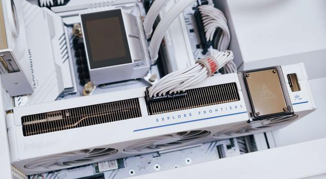 拥有XeSS帧生成技术，性价比还不能少：蓝戟B580 Photon显卡实测