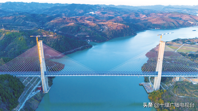 郧阳如画卷 窗含古今色