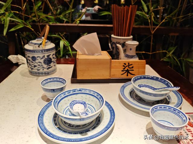 以吃的名义南京一日游：南京大牌档的午餐，四个招牌菜点了三样