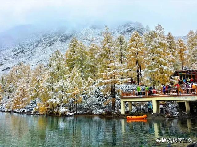 甲依拉措 ：一场白雪与彩林的盛宴