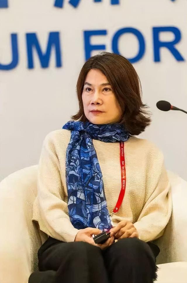 雷军没想到，十亿赌约12年后，董明珠一个举动再令所有人刮目相看