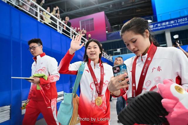 全红婵复出首秀夺冠，退出单人赛原因曝光，两处细节惹人落泪